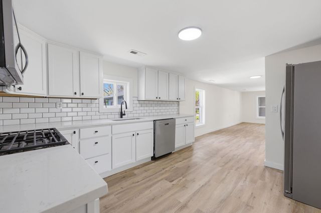 735 N Doris St, Wichita, KS 67212