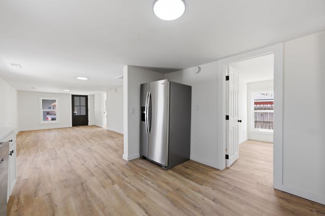 735 N Doris St, Wichita, KS 67212