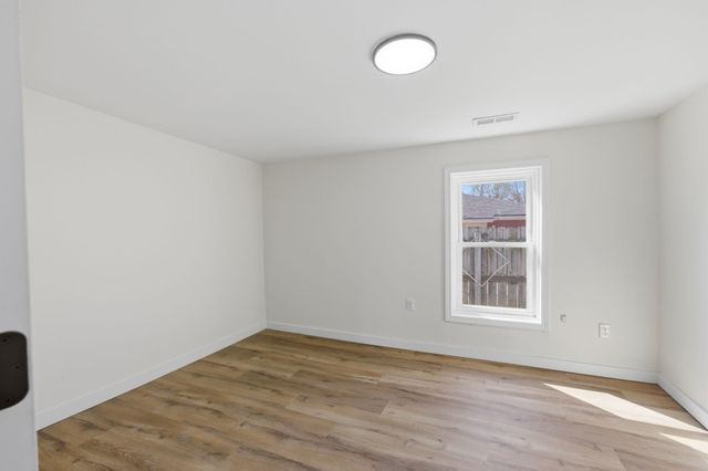 735 N Doris St, Wichita, KS 67212