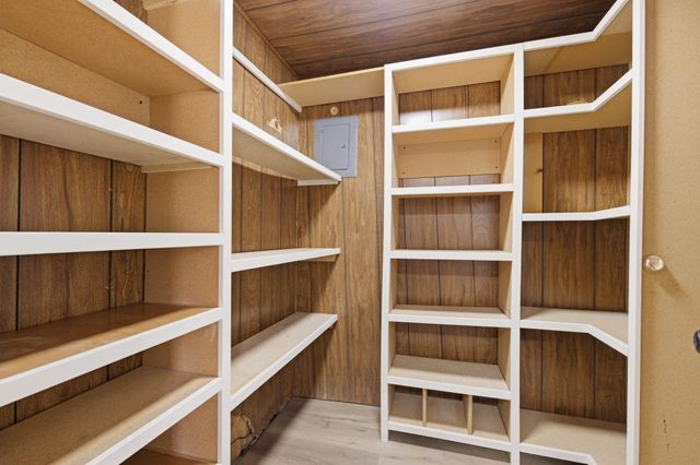 735 N Doris St, Wichita, KS 67212