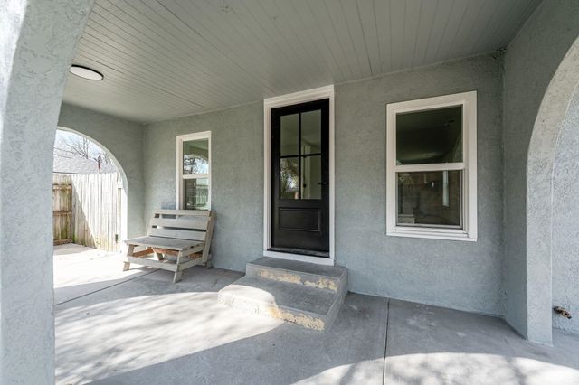 735 N Doris St, Wichita, KS 67212