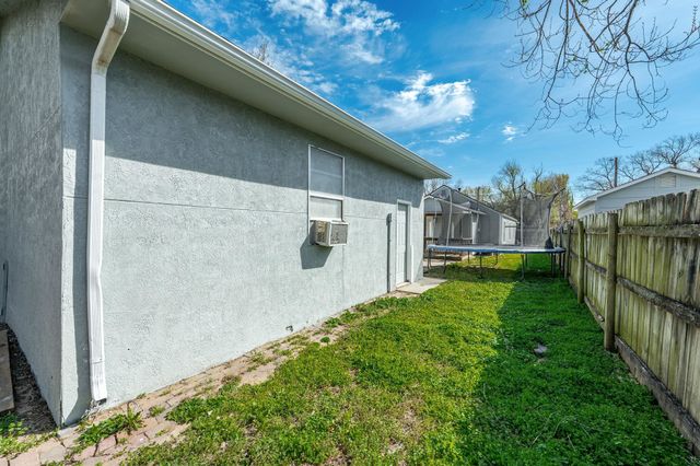 735 N Doris St, Wichita, KS 67212