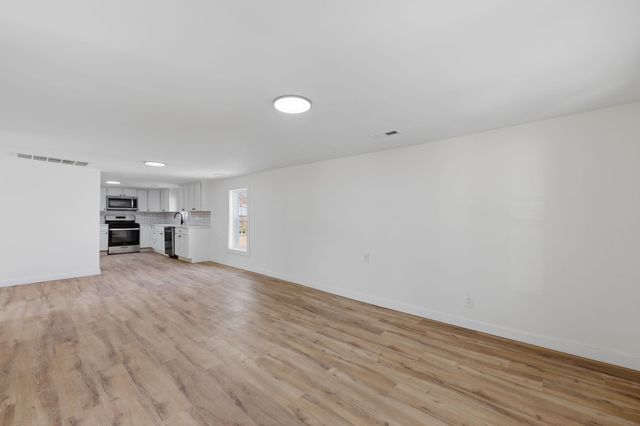 735 N Doris St, Wichita, KS 67212