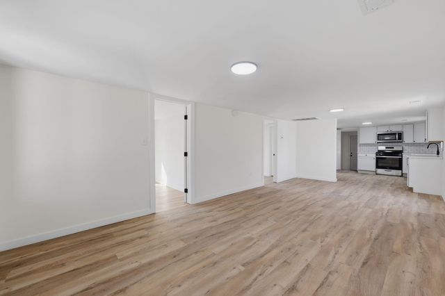 735 N Doris St, Wichita, KS 67212