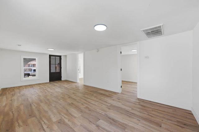 735 N Doris St, Wichita, KS 67212