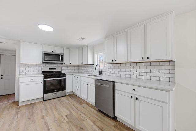 735 N Doris St, Wichita, KS 67212