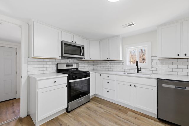 735 N Doris St, Wichita, KS 67212