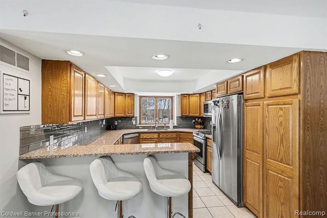 3172 Shadow Brook Lane, Pinckney, MI 48169