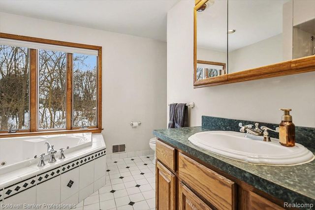 3172 Shadow Brook Lane, Pinckney, MI 48169