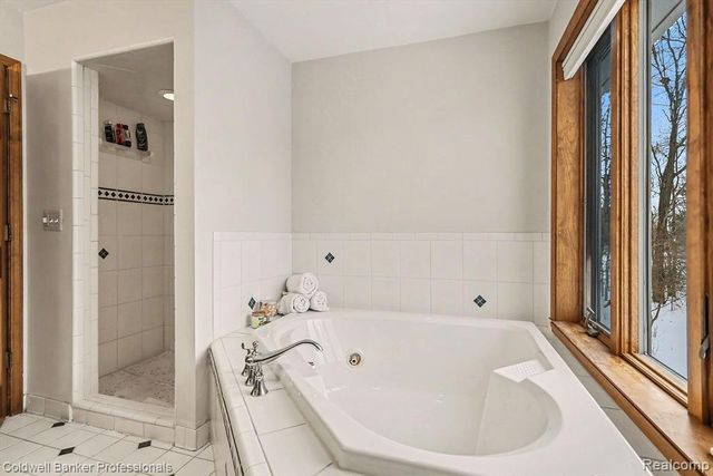 3172 Shadow Brook Lane, Pinckney, MI 48169