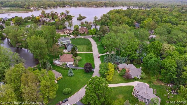 3172 Shadow Brook Lane, Pinckney, MI 48169