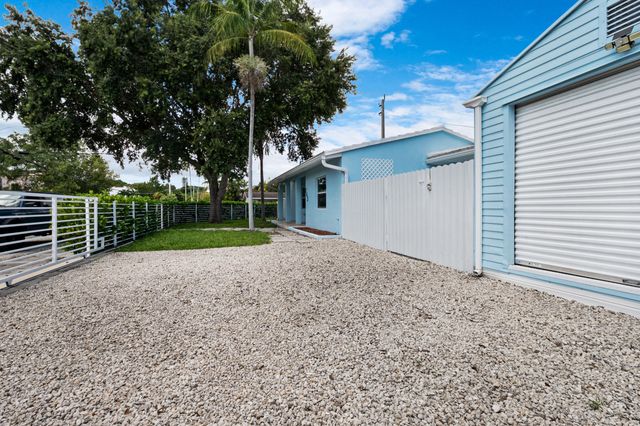245 SW 20TH Street, Fort Lauderdale, FL 33315
