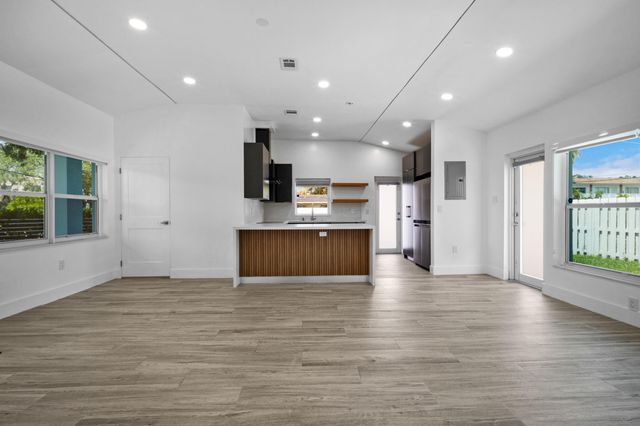 245 SW 20TH Street, Fort Lauderdale, FL 33315