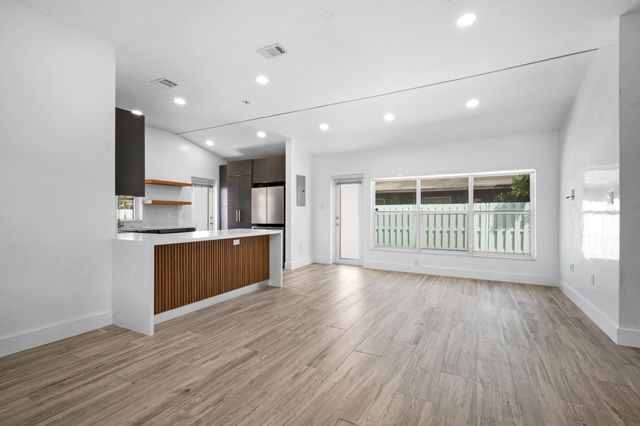 245 SW 20TH Street, Fort Lauderdale, FL 33315