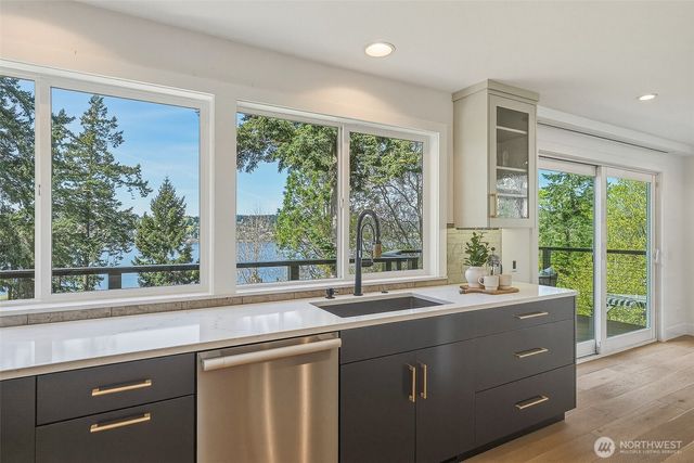 15211 61st Place NE, Kenmore, WA 98028