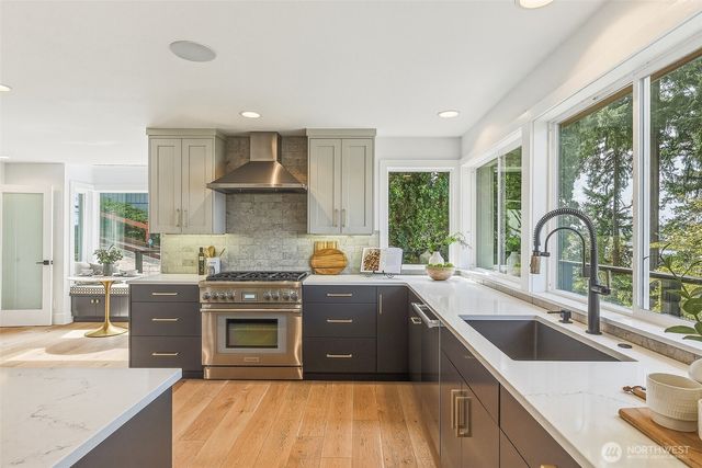 15211 61st Place NE, Kenmore, WA 98028