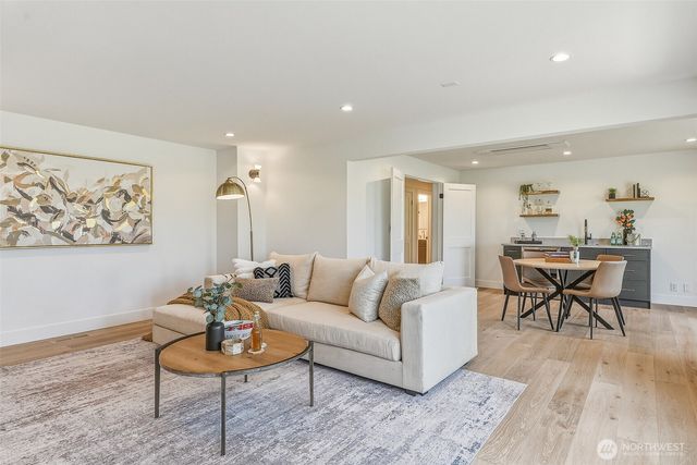 15211 61st Place NE, Kenmore, WA 98028