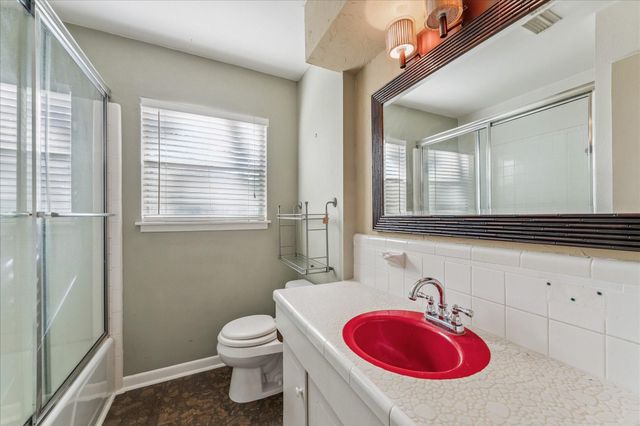 202 Hardy Street, Bacliff, TX 77518