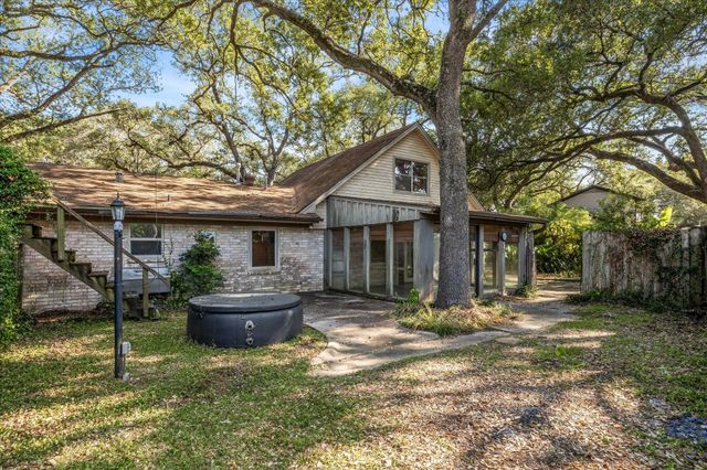 202 Hardy Street, Bacliff, TX 77518