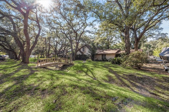 202 Hardy Street, Bacliff, TX 77518