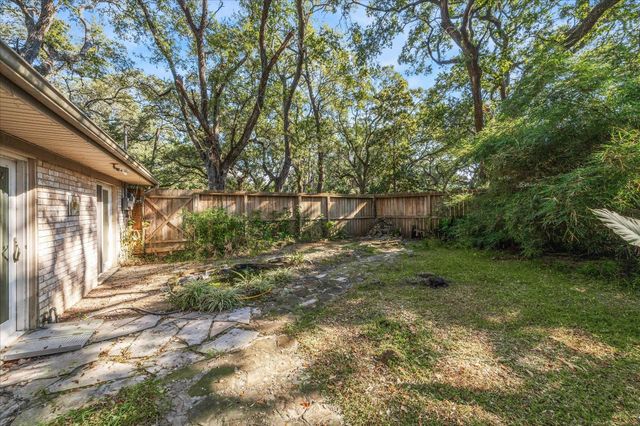 202 Hardy Street, Bacliff, TX 77518