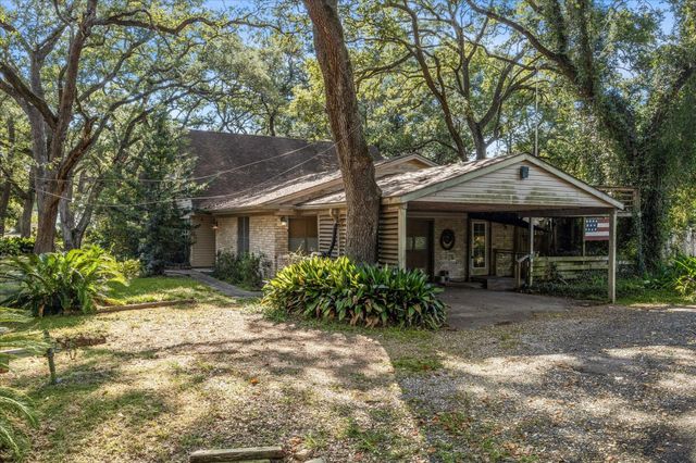 202 Hardy Street, Bacliff, TX 77518