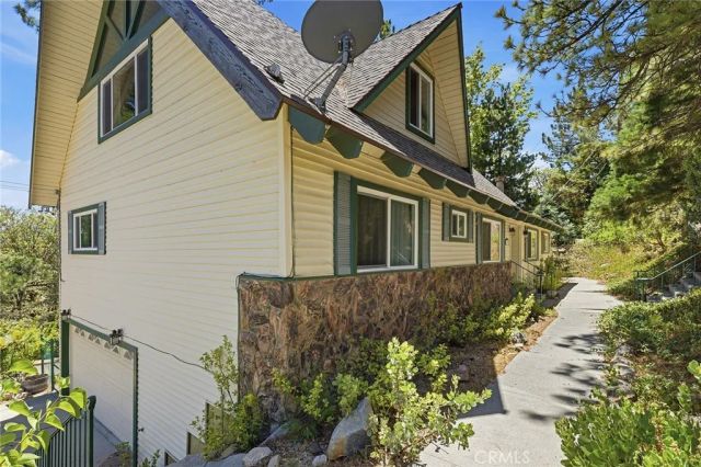 943 Nadelhorn Drive, Lake Arrowhead, CA 92352