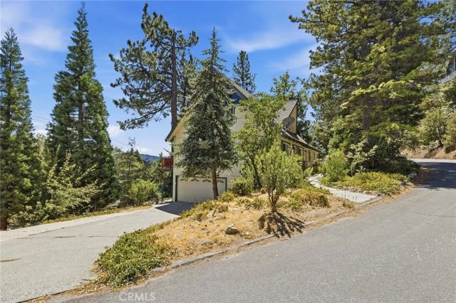 943 Nadelhorn Drive, Lake Arrowhead, CA 92352