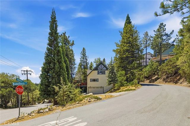 943 Nadelhorn Drive, Lake Arrowhead, CA 92352