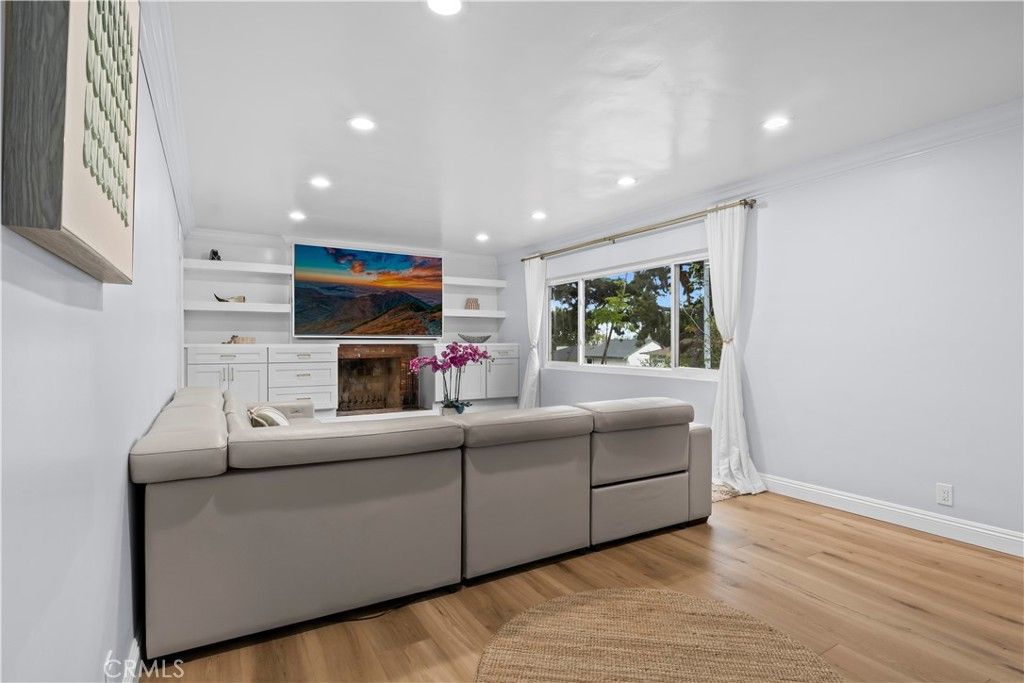 Image 7 of property listing at 309 Santa Anita Court, Sierra Madre, CA 91024