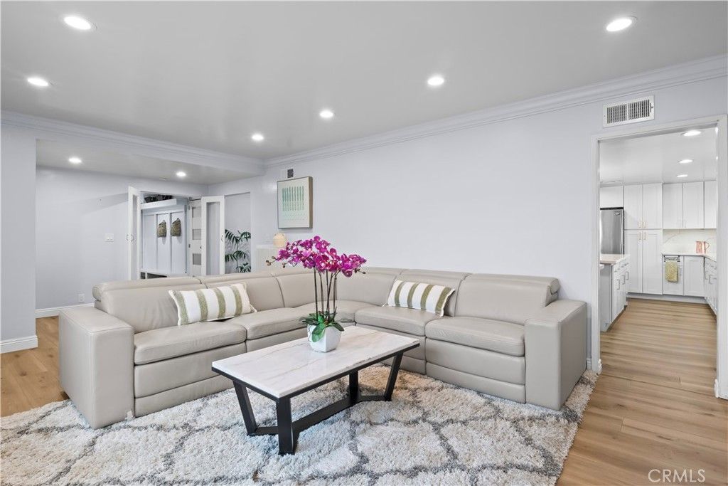 Image 9 of property listing at 309 Santa Anita Court, Sierra Madre, CA 91024