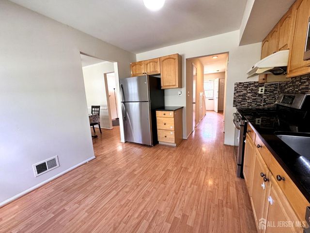 4 Pond View Drive, Plainsboro, NJ 08536