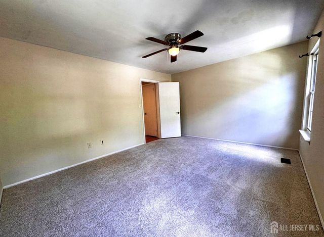 4 Pond View Drive, Plainsboro, NJ 08536