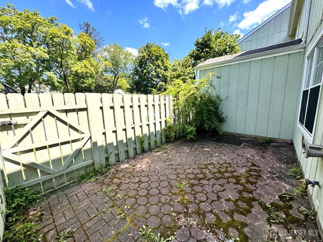 4 Pond View Drive, Plainsboro, NJ 08536