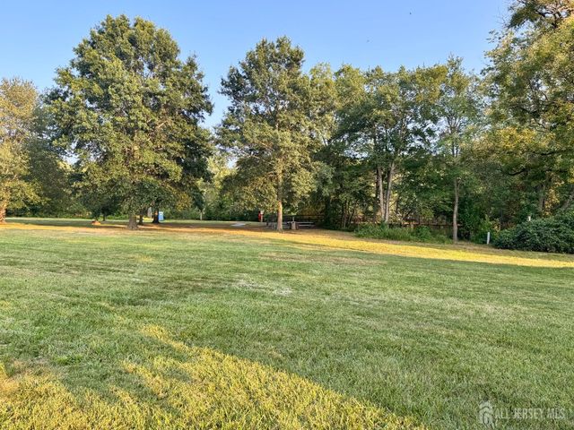 4 Pond View Drive, Plainsboro, NJ 08536