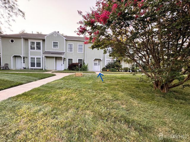 4 Pond View Drive, Plainsboro, NJ 08536