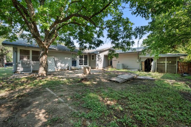 308 N 4th Street, Wortham, TX 76693