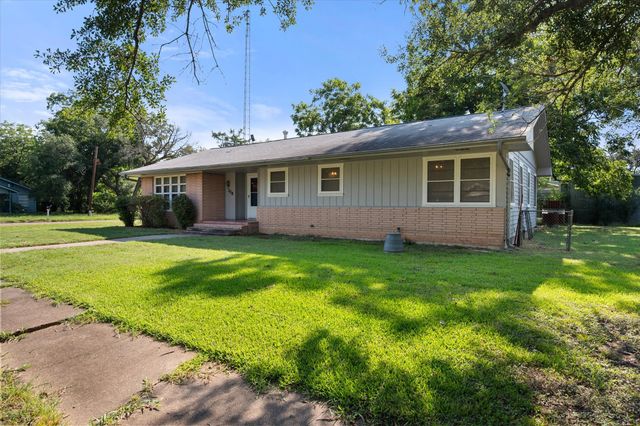 308 N 4th Street, Wortham, TX 76693