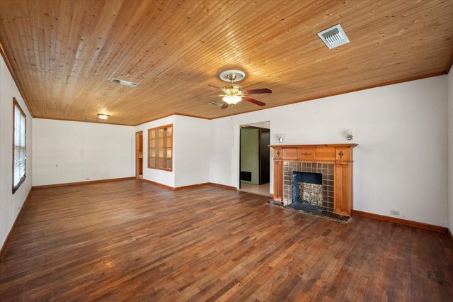 308 N 4th Street, Wortham, TX 76693