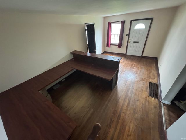 2827 Lincolnway Street, Mishawaka, IN 46544