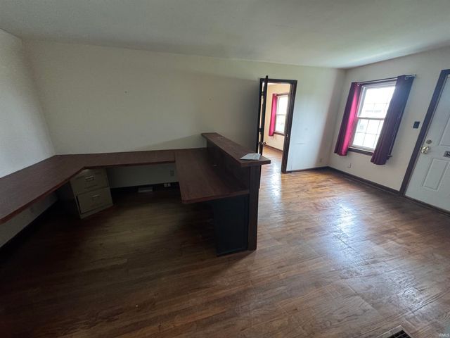 2827 Lincolnway Street, Mishawaka, IN 46544