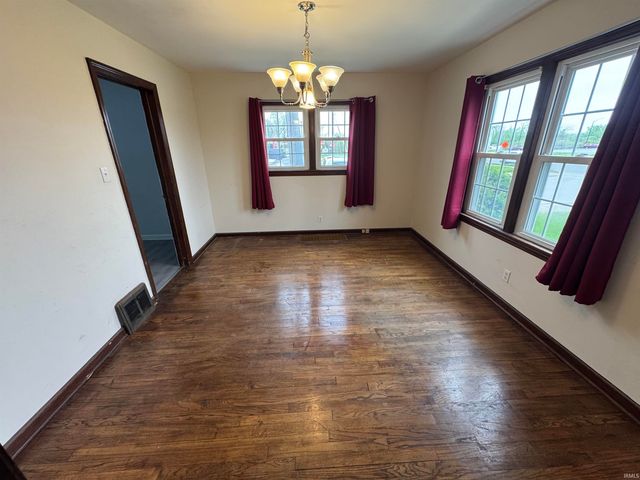 2827 Lincolnway Street, Mishawaka, IN 46544
