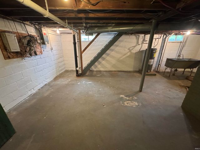 2827 Lincolnway Street, Mishawaka, IN 46544