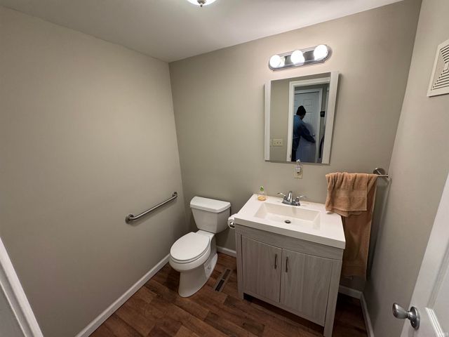 2827 Lincolnway Street, Mishawaka, IN 46544
