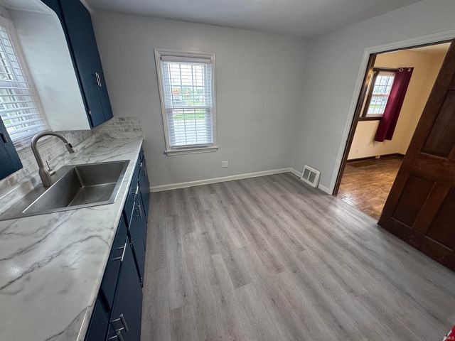 2827 Lincolnway Street, Mishawaka, IN 46544
