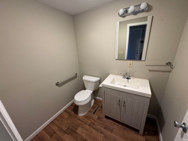 2827 Lincolnway Street, Mishawaka, IN 46544