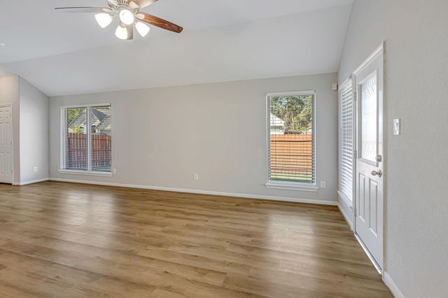 2926 Grand Hawthorne Road, Conroe, TX 77385