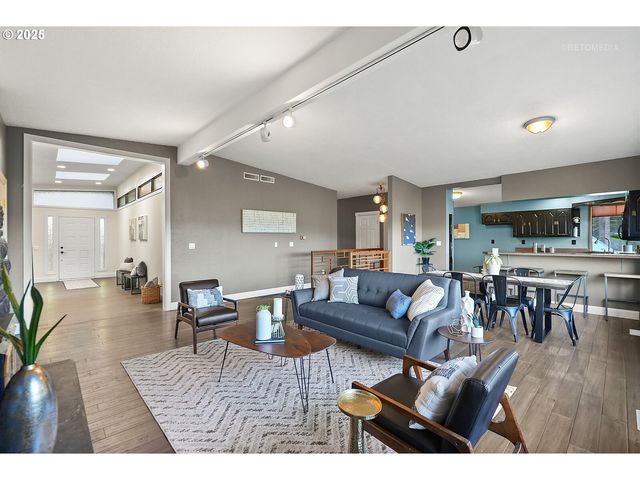 57647 CEDAR SPRINGS Dr, Scappoose, OR 97056