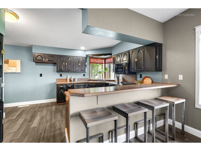 57647 CEDAR SPRINGS Dr, Scappoose, OR 97056