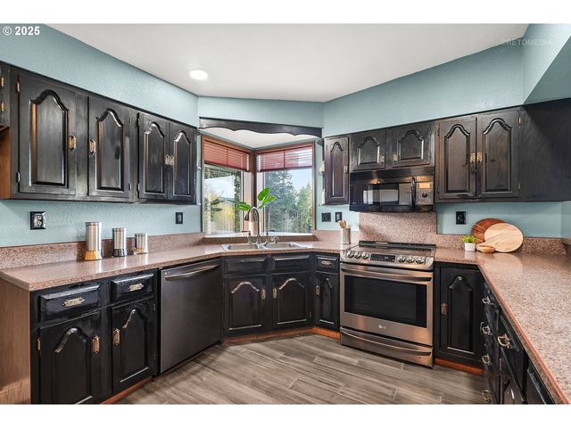 57647 CEDAR SPRINGS Dr, Scappoose, OR 97056